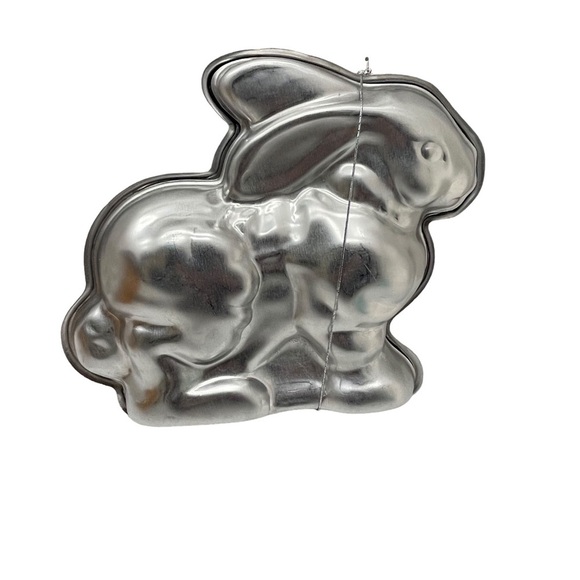 Nordic Ware 3D Aluminum Stand Up Rabbit Cake Pan Easter Bunny Vintage Inspired - Picture 4 of 12